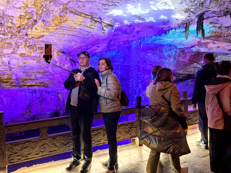 入境游持續(xù)火爆 湖南張家界溶洞奇觀成熱門打卡地